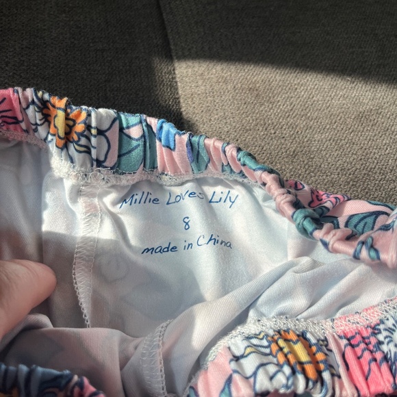 B21  Millie Loves Lilly Brand Floral Ruffle Hem Shorts - Picture 2 of 2